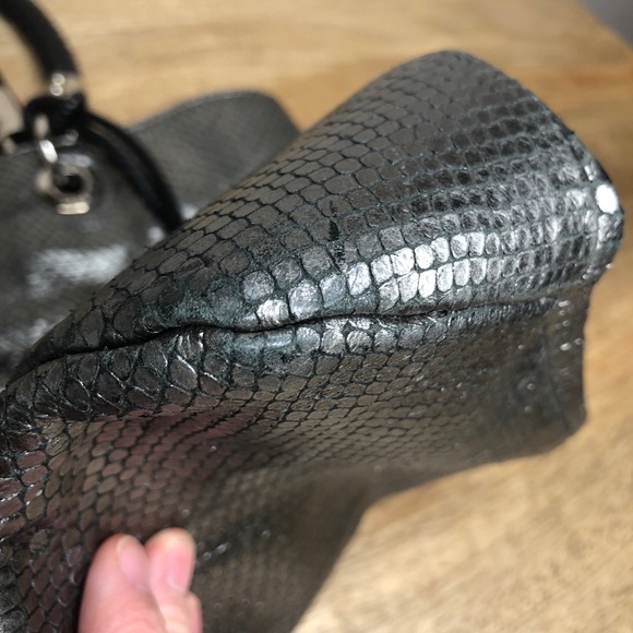 Michael Kors Skorpios metallic snakeskin bag - Picture 7 of 16